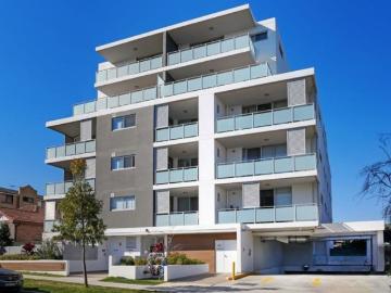 Modern Unit In Convenient Location