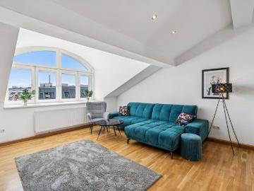 Moderne DG Wohnung mit Dachterrasse und Außensauna