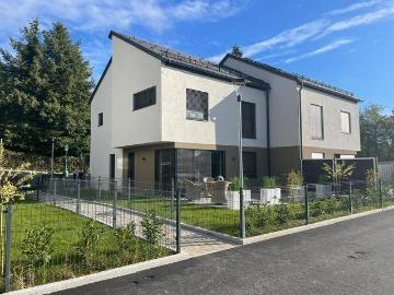 Moderne Doppelhaushälfte mit Garten nahe Wörthersee