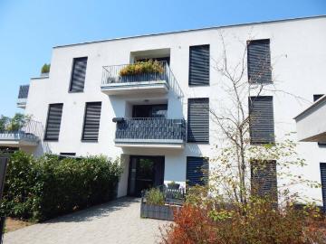 Moderne und helle 2 Zi Wohnung mit Balkon & Tiefgarage...
