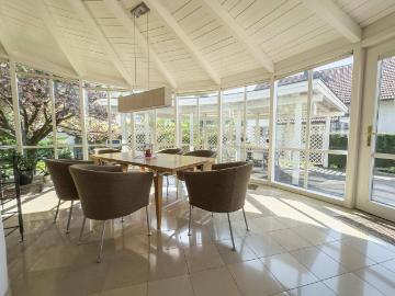 Moderne Villa mit traumhaftem Garten, Pool, Sauna, uvm