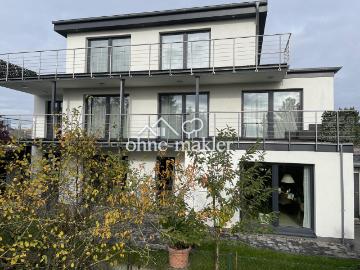 Moderne Villa für Große Familie mit 3 Garagen und 4...