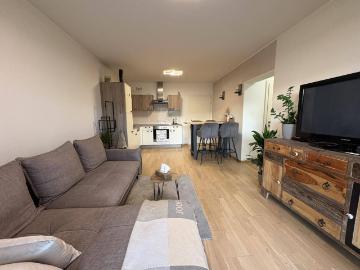 Moderne 3 Zimmer Wohnung mit großer Loggia & Parkplatz...
