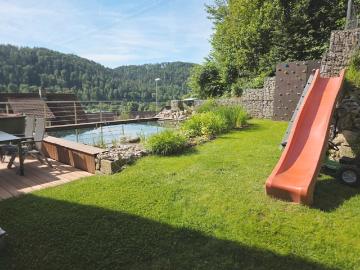 MODERNES A+ EINFAMILIENHAUS IM GRÜNEN mit Schwimmteich