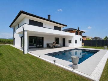Modernes Einfamilienhaus mit Pool und hochwertiger DAN...
