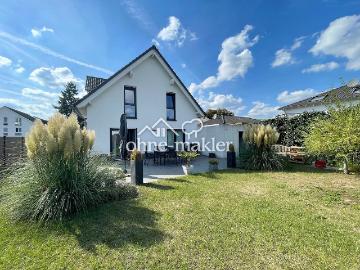 Modernes freistehendes Einfamilienhaus von 2019 mit...