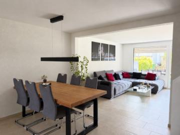 Moderner Familientraum mit eigenem Garten