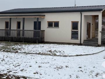 Moderner Neubau Bungalow Wohnen auf einer Ebene nähe Bad...