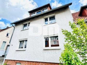 Modernisiertes Zweifamilienhaus mit Maisonettebereich in...