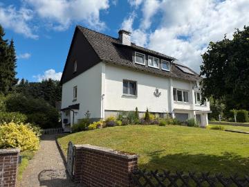 Modernisiertes EFH in exklusiver Lage mit Traumgarten