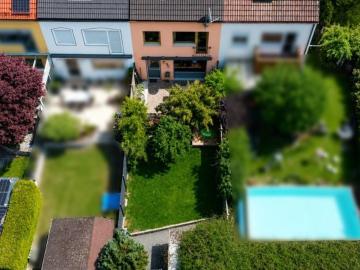 Modernisiertes Familienhaus mit Garten und...