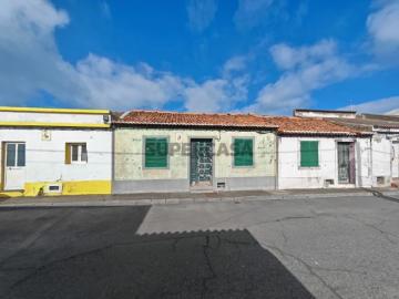 Moradia em Ruína com Vista Mar Oportunidade Única na...