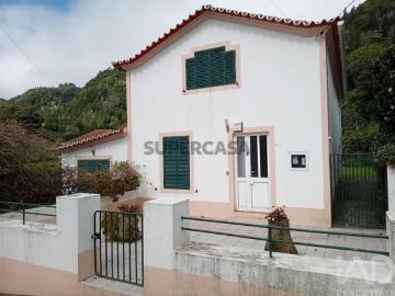 Moradia isolada T4 em Furnas de 250 m²