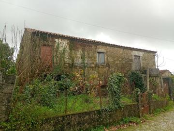 Moradia para Restauro em Lago, Amares