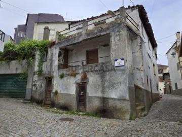 Moradia T4 No Peso, Covilhã para Reabilitar 3 entradas...