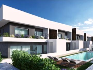 Moradia T4 em condomínio com piscina aquecida