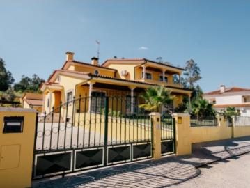 Moradia T4 em Vil de Matos