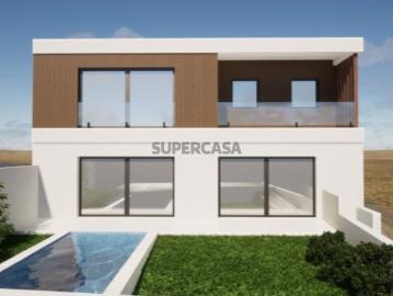 Moradia T3 com projeto aprovado e vista mar na Areia Branca