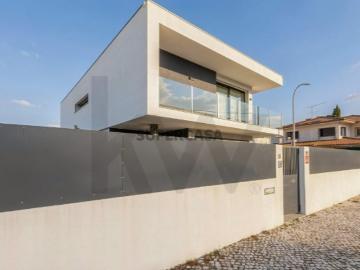 Moradia T3 Contemporânea com Piscina e Garagem de 121 m²...
