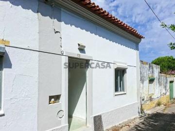 Moradia T3 Remodelada com Terraço e Painéis Solares no...