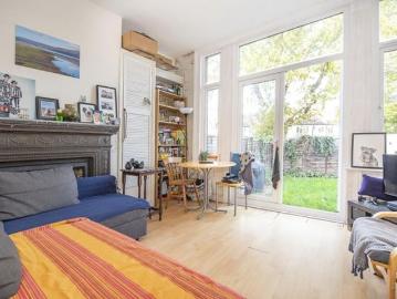 Mrs. Maureen De souza Has an Apartment