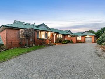 Multi Generational Living in a Stunning Setting