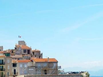 MURS COMMERCIAUX 454 m² ANTIBES CENTRE