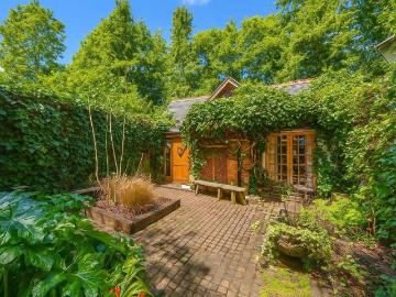 Muswell Hill Road, London N10 2 bed detached house to...