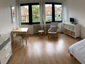 Nähe Mediapark: Modern möbliertes Apartment mit Aufzug –...
