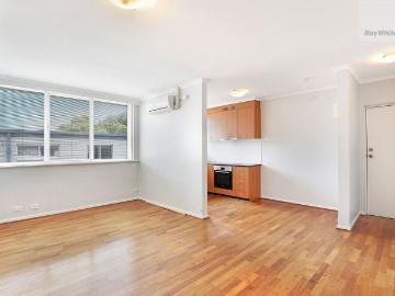 Neat two bedroom apartment in a fantastic location