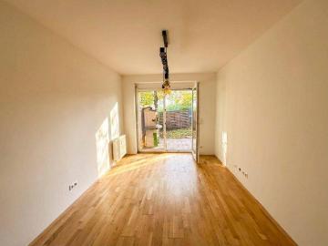 Neuwertige 2 Zimmer Wohnung mit Garten