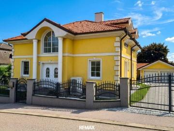 Neuwertiges 5 Zi. Einfamilienhaus mit Pool, 2 Terrassen...