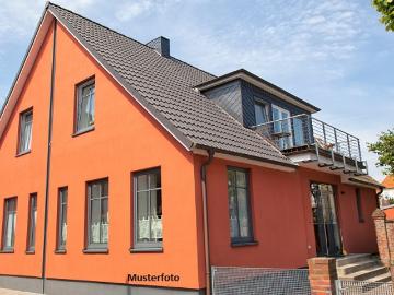 Neuwertiges 2 Familienhaus mit 2 Pkw Stellplätzen
