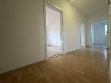 NEU renovierte 3 Zimmer Wohnung in zentraler Lage Top 6 !