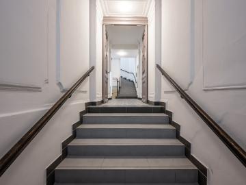 Neu Vollmöblierte 1 Zimmer Altbauwohnung mit Lift in...
