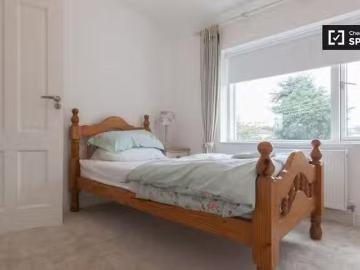 Deal! 1 BR Simple single room to rent in Walkinstown, Dublin