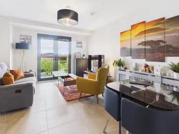 Rental! 24 Byron Halt