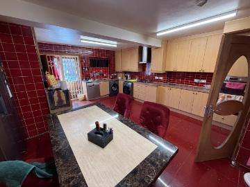 New Park Avenue, Palmers Green 1 bed in a house share to...