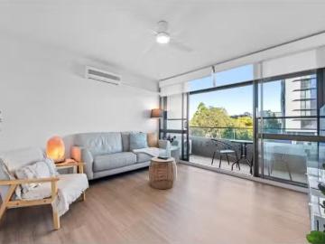 Deal! 1 BR 245 Main Street, Kangaroo Point Apartment for...