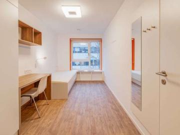 NUR FÜR STUDENTEN Privates Zimmer in einer...