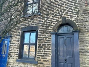 Oldham Road, Grasscroft OL4 2 bed terraced house to rent...
