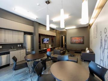 One32 Studio Apartment for Rent at 132 Berkeley St,...