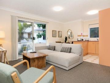 Only Metres To The Beach & Surf Club