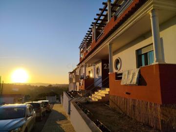 Oportunidade Única: T3 em Condomínio Fechado com Vista...