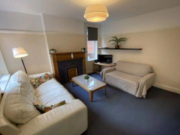 Orange Room @ 27 Peveril Road, NG9 2HY