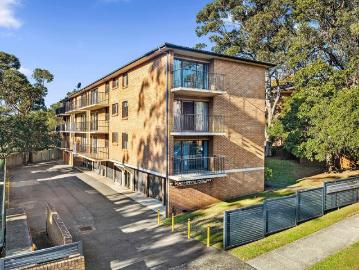 Outstanding Top Floor Parkside Retreat