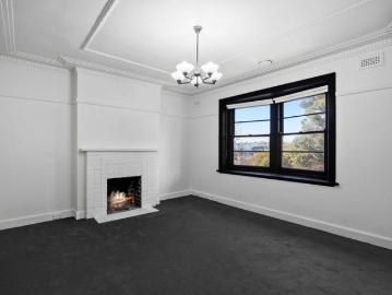 Oversize Renovated, Art Deco gem in prime Hawthorn