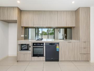 Oversized One Bedder With Study In Riverwood!