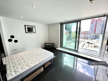 Pan Peninsula Square, London, E14 Studio to rent £1,800...