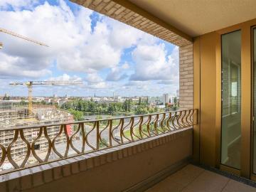 Panoramablick über Berlin: 2 Zi. Wohnung im 9. OG mit...